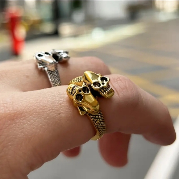 Retro punk skull ring - Picture 3 of 6